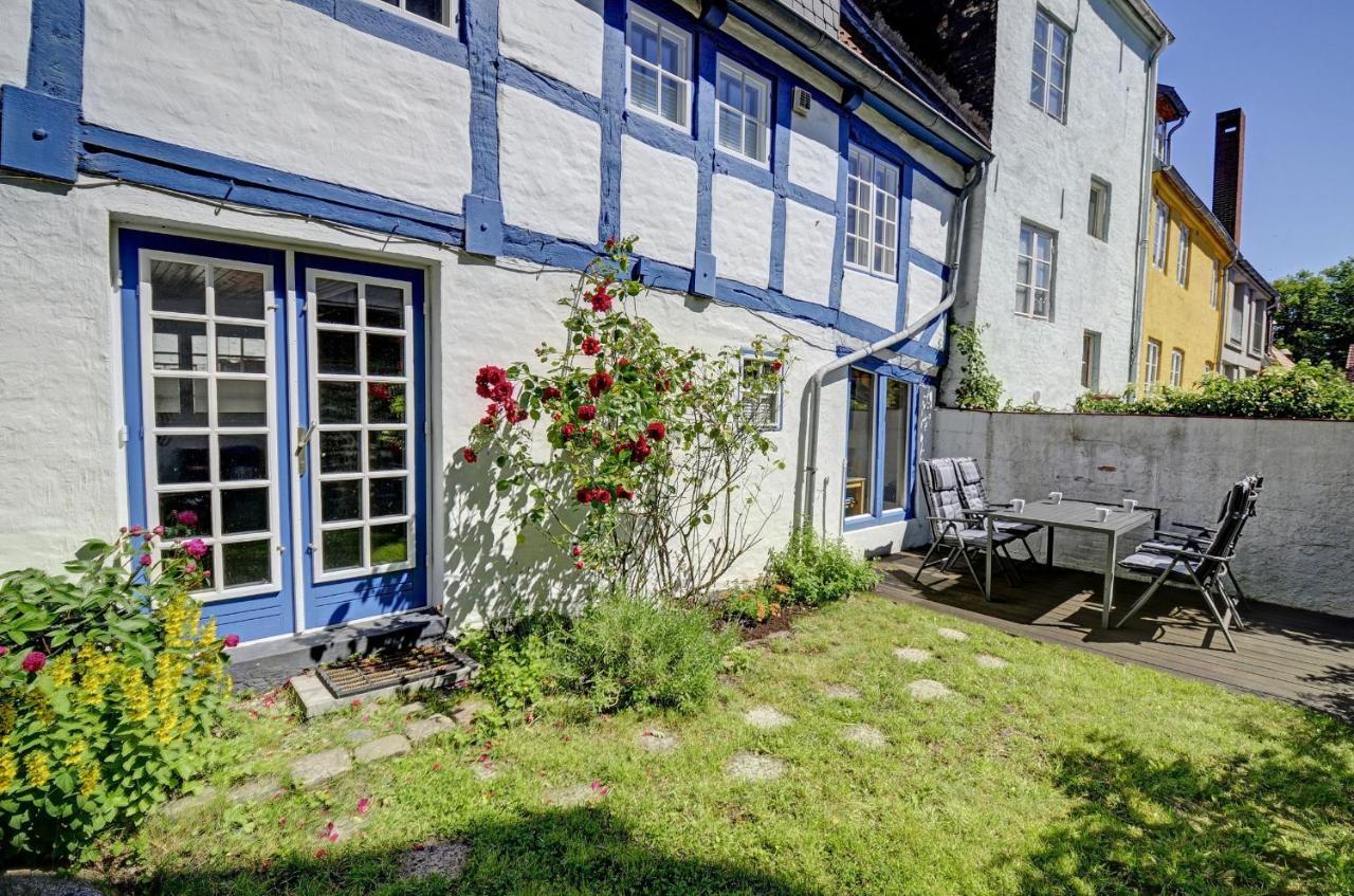 Fewo1846 - Villa Windschief - Uriges Fachwerkhaus Auf 3 Ebenen Mit Garten Im Stadtzentrum Flensburg Exterior photo