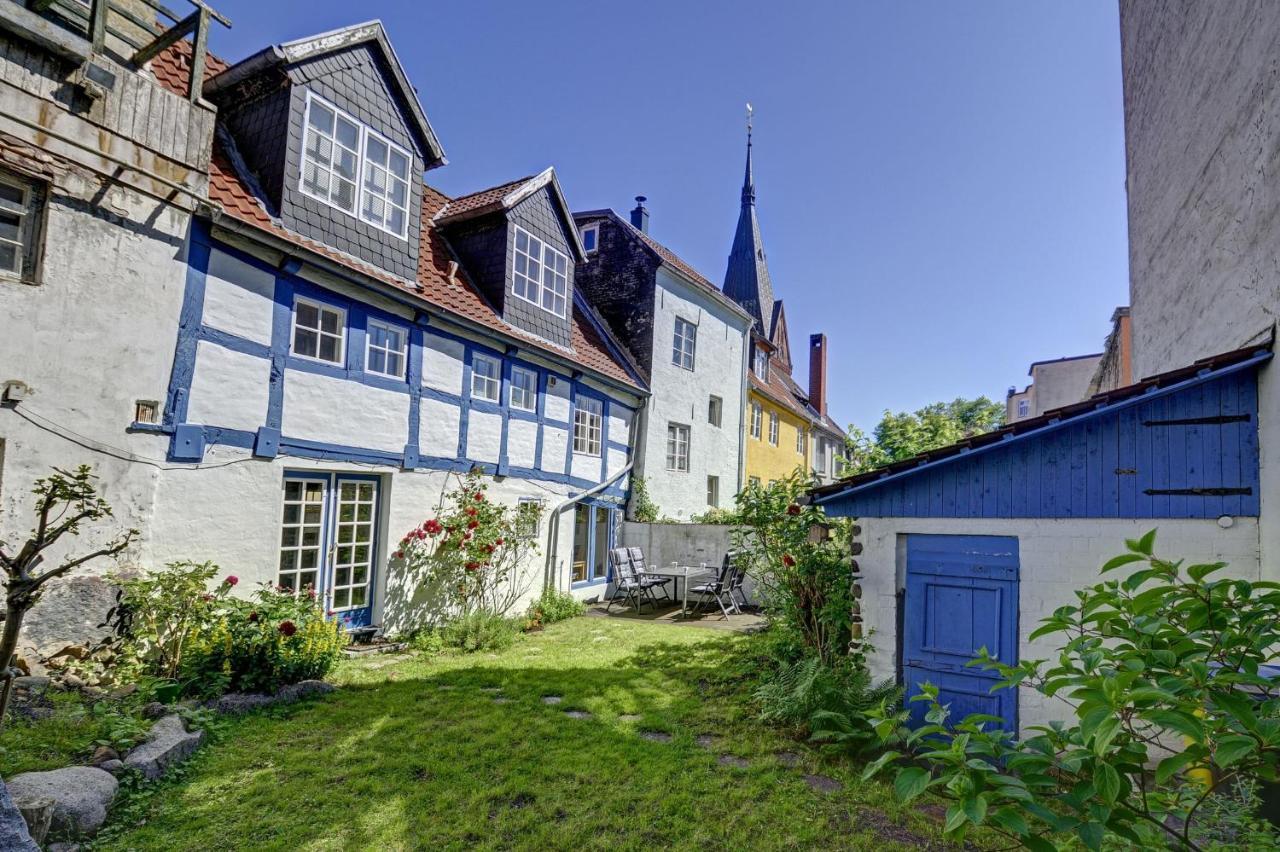 Fewo1846 - Villa Windschief - Uriges Fachwerkhaus Auf 3 Ebenen Mit Garten Im Stadtzentrum Flensburg Exterior photo